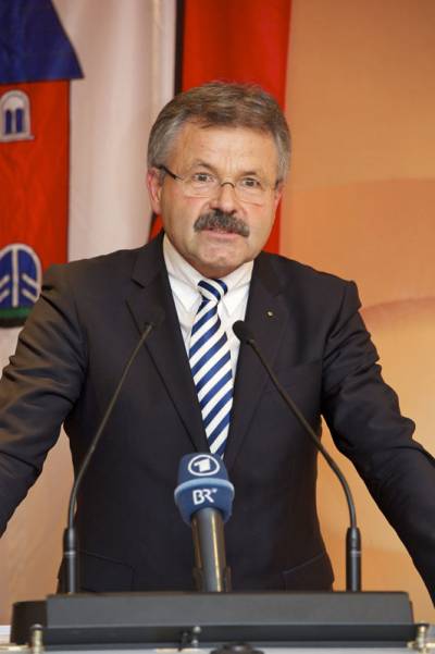 Der Brgermeister der Stadt Vechta Helmut Gels bei seinem Gruwort. Bild: Matthias Niehues