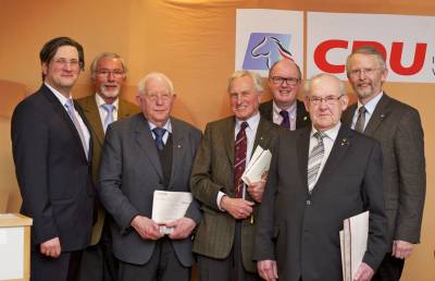 Auf dem Neujahrsempfang 2012 des CDU Kreisverband Vechta im Saal Borgerdings Mhle in Spreda wurde 
Walter Borgerding (auf dem Foto 2.von rechts) aus Langfrden fr 50 Jahre CDU Mitgliedschaft geehrt. Bild: Matthias Niehues

