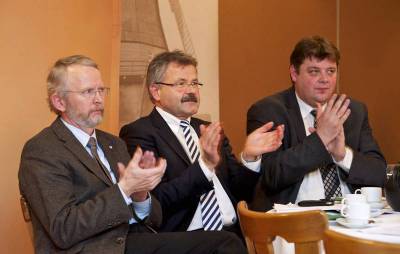 Die Redner des Abends. 
Bild oben v. l. Bernhard Berding Vorsitzender CDU Gemeindeverband Langfrden,
Helmut Gels Brgermeister Stadt Vechta, 
Festredner: Jens Nacke MdL, Parlamentarischer Geschftsfhrer der CDU Landtagsfraktion. Bild: Matthias Niehues
